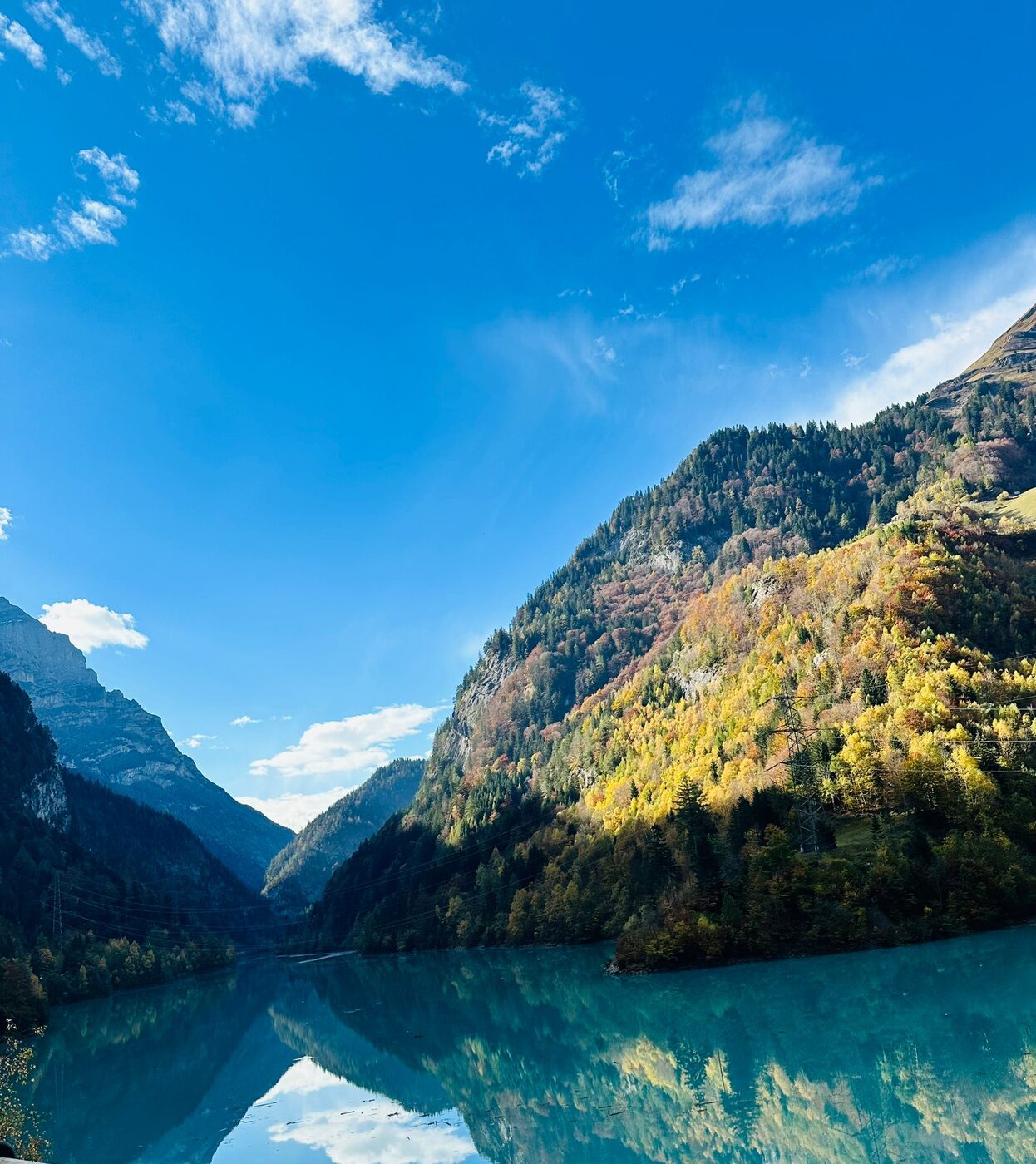 Bergsee im Herbst
